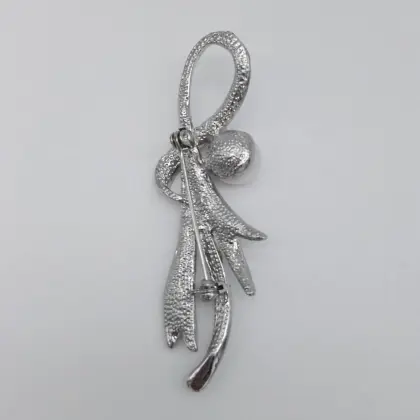 18K White Gold Cultured Pearl Brooch Jewelry