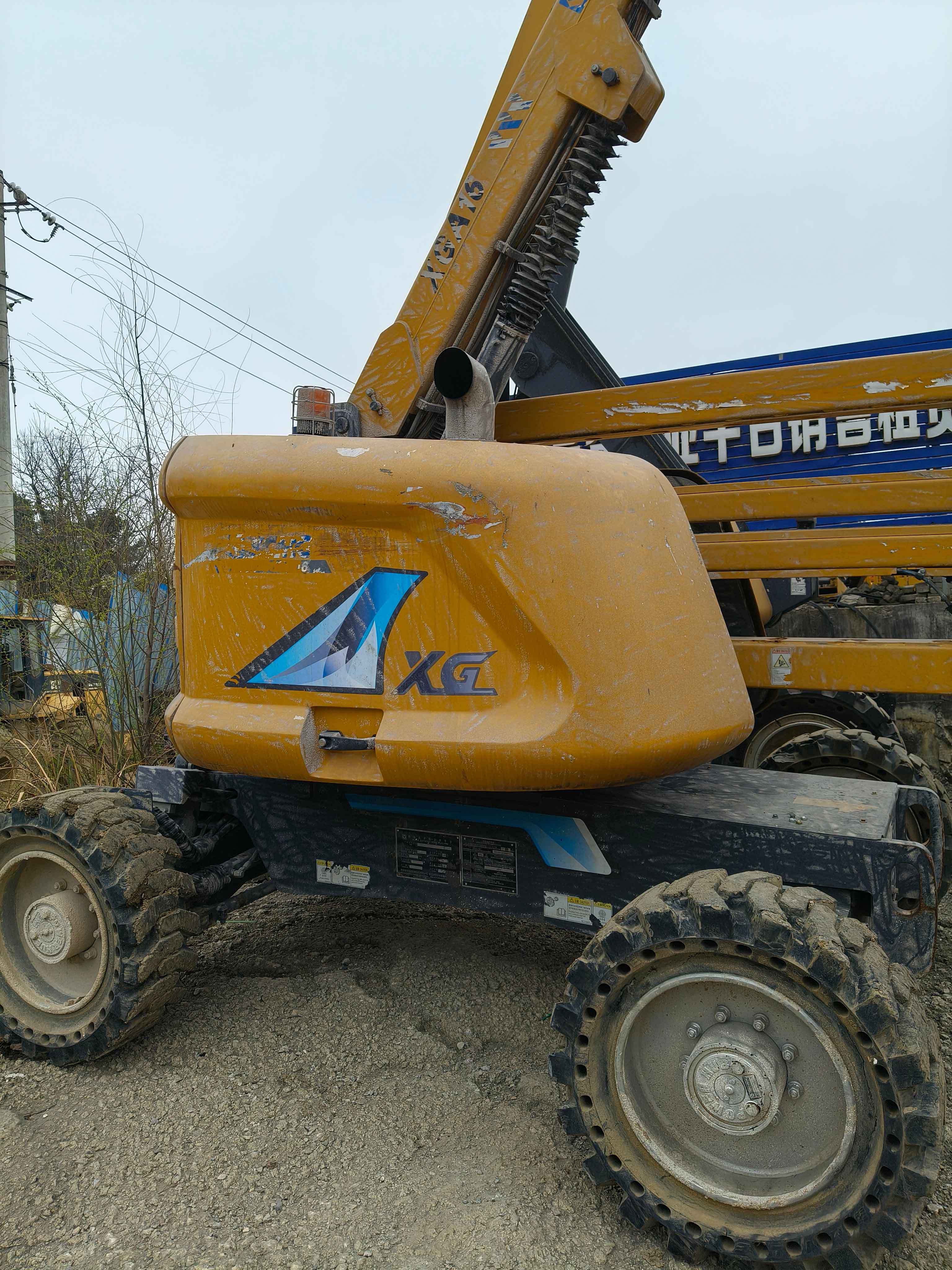 used-articulating-boom-lifts