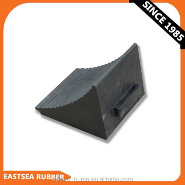 Heavy Duty Rubber Truck Wheel Chock with Handle