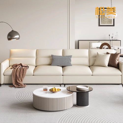 Большой минималистичный кожаный четырехместный диван