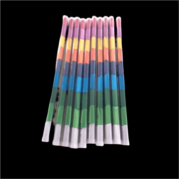 Paquete de confeti de color diferente en tubo