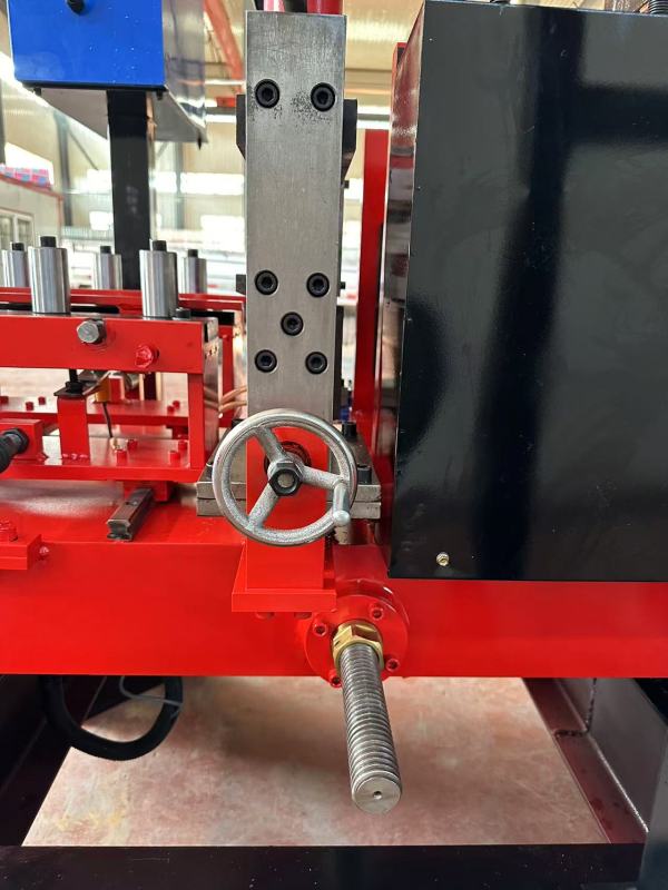 Yiping automatic bridge cover forming machine (with reinforcement)