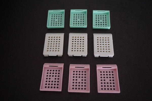 Square and Fine Square Holes Biopsy Embedding Cassettes