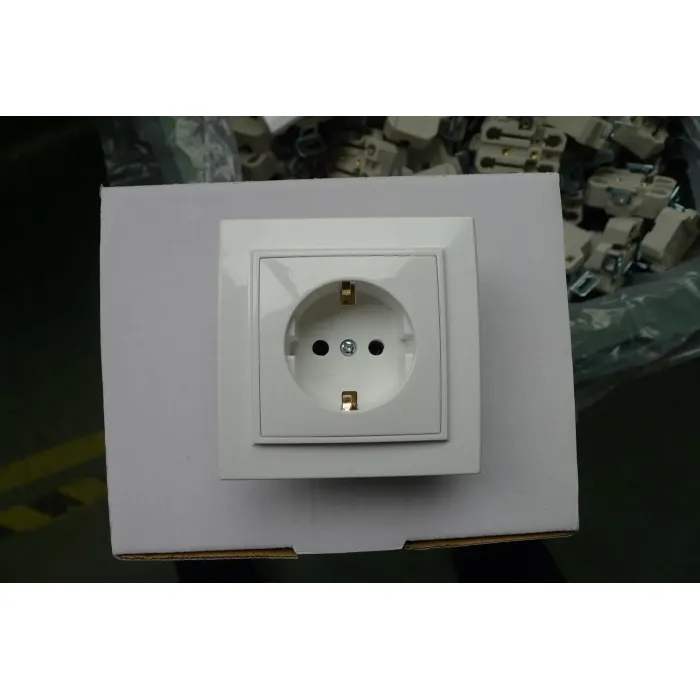 Tipe Listrik Perancis dengan 2 USB F8610