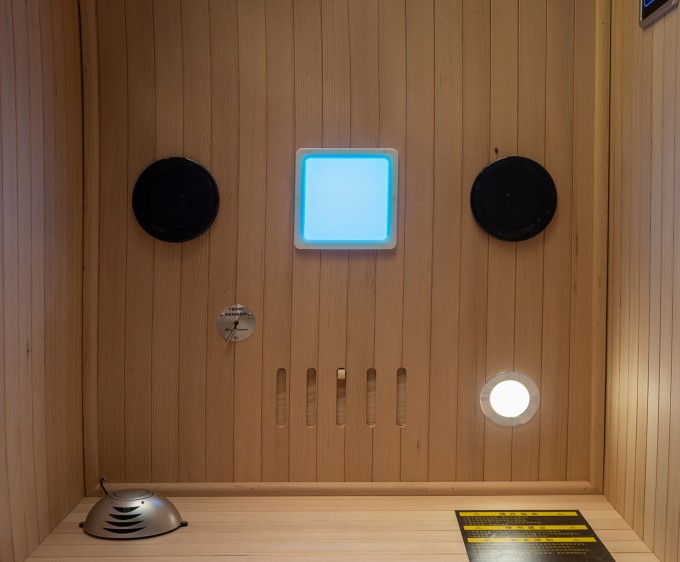 Wood infrared sauna without handrails