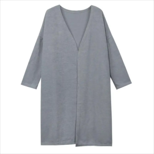 Pull tricoté gris en vente