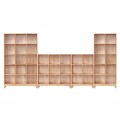 Mur de bibliothèque en bois avec beaucoup de rangement