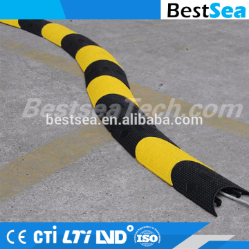 Snake-like cable bend protection cover