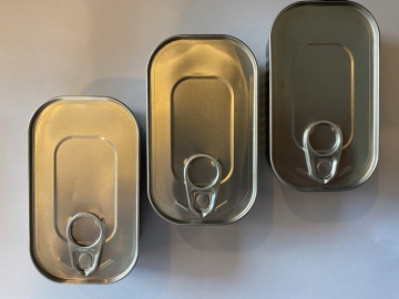 Sardine in scatola in olio vegetale per supermercato