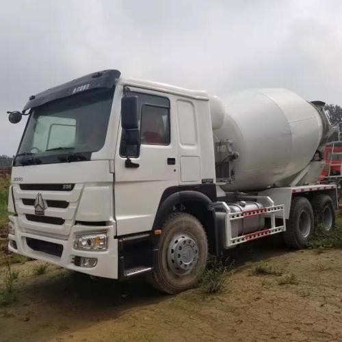 Truk Pengaduk Beton Howo 12m3 yang Direnovasi