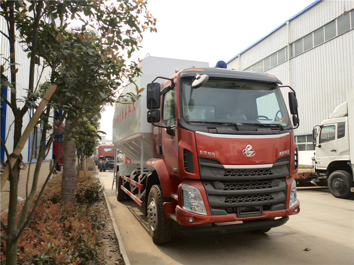 Efficient Feed Transport Vehicle with Extra Storage Space