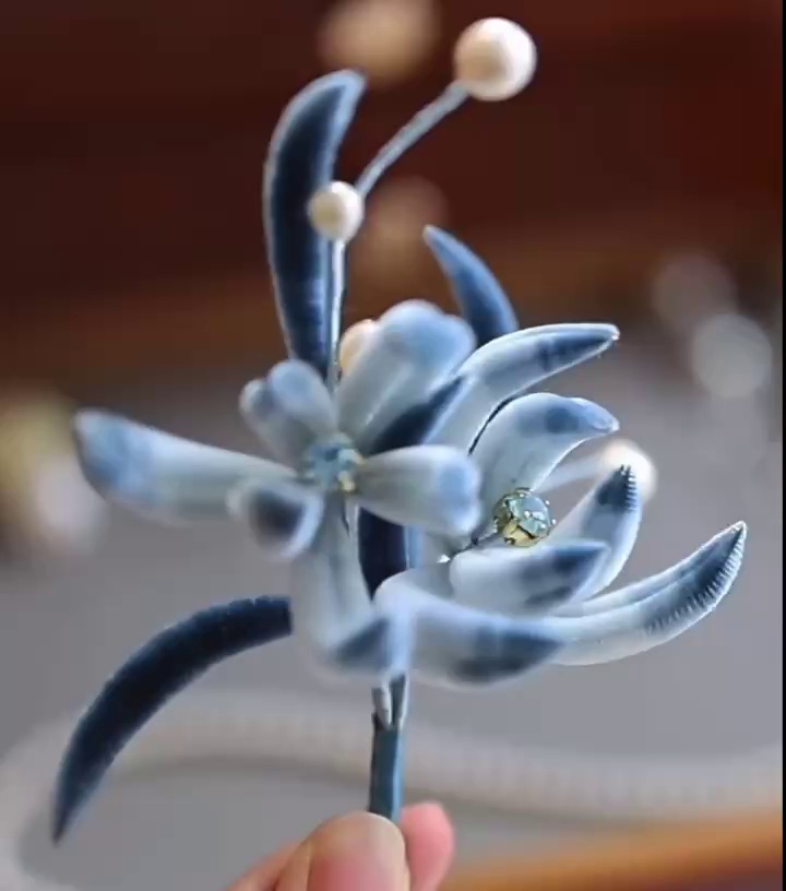 Empty valley orchid non-legacy velvet brooch