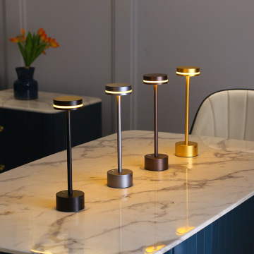 Nordic Creative Cordless PlaNdside Desk Light mit USB wiederaufladbarer Bar Tischlampe für romantische Abendessen
