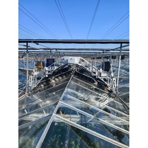 External Shade Cleaner Equipped Greenhouse