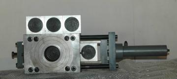 Hydraulic screen changer with four plate circulation