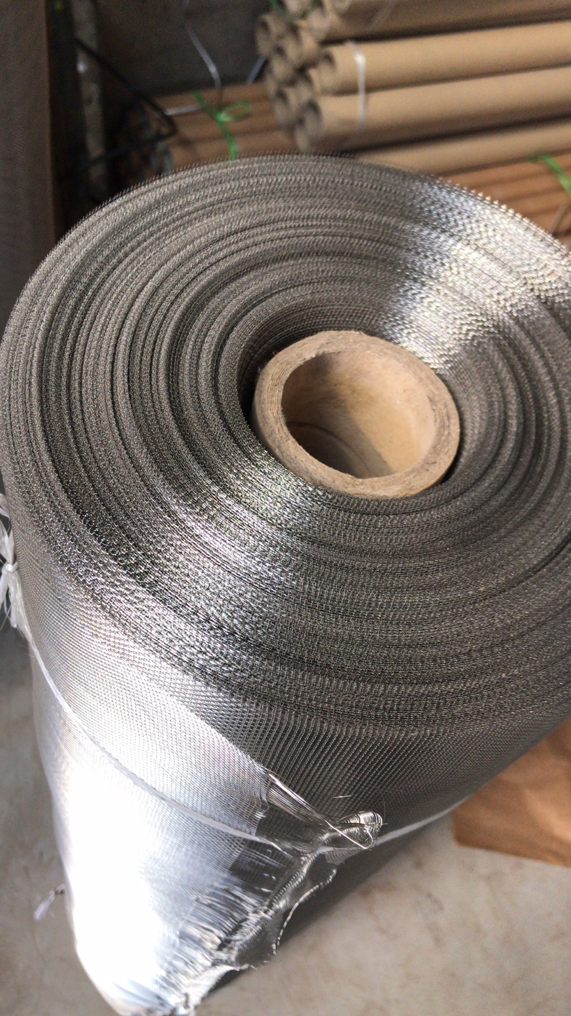 Plain woven wire mesh