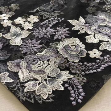 Tissu Broderie Plat Gris Grandes Fleurs