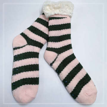 Fuzzy Sherpa aus Slipper -Socken aus Sherpa auskleidet