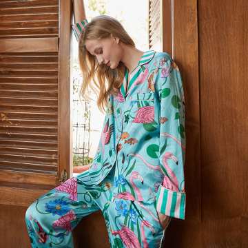 Abbigliamento da casa indulgente progettato per il comfort