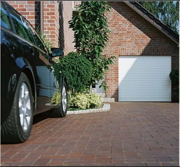 Automatic sectional intelligent garage door