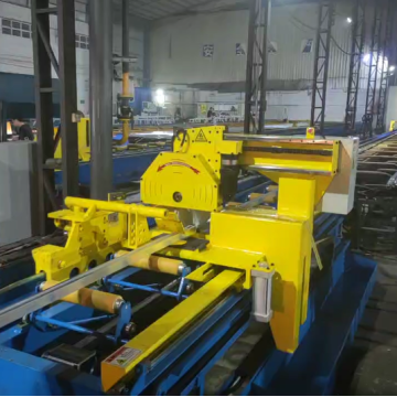 円形のバンドソー自動トラクターアルミニウムトラクションマシン