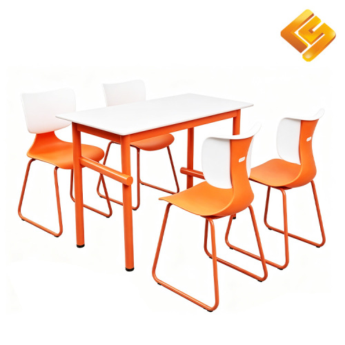 Обеденный стол из спеченного камня со стулом из полипропилена