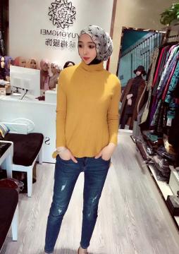 Sweater kuning sedikit comel