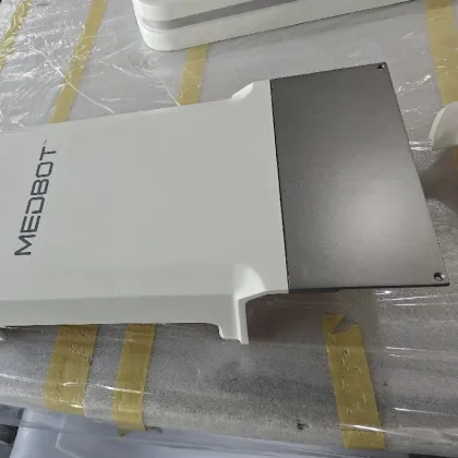 thermoformed column cover of medical surgical robot