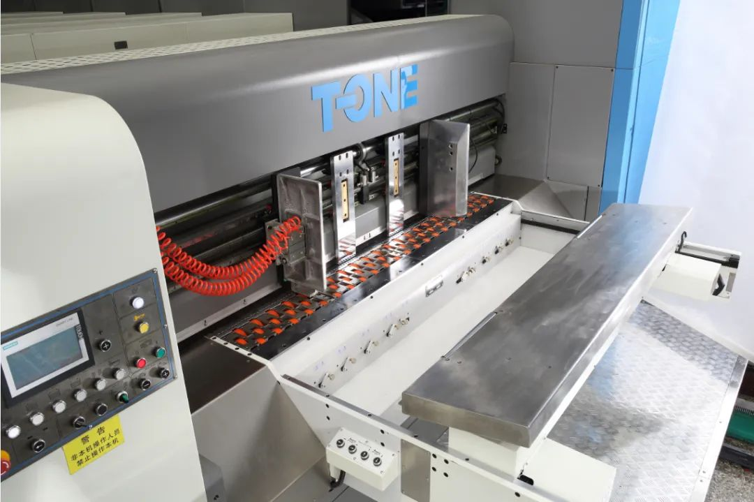 Corrugated box machine feeding unit