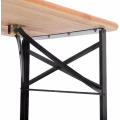 벤치와 접이식 나무 테이블 세트