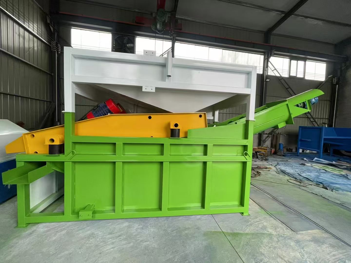 Sand and gravel separator