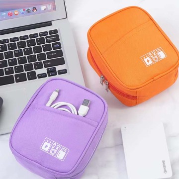Kleine reiselektronica -organisator: draagbare USB -lader kabelzak