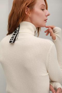 Solid color cashmere turtleneck sweater for women