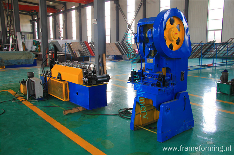 Expanded metal angle bead machine