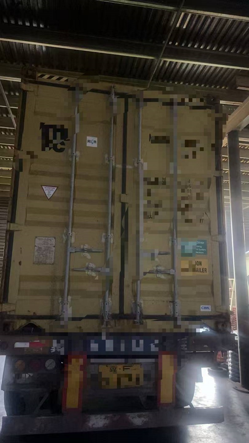 Ruisilaifu's 40-foot container of motorcycle tires is ready to be shipped to Malaysia!