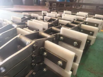 Heavy Duty Plastic Scraper Bent Plate Chain