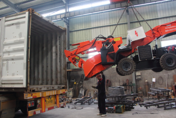 Small skid steer for tunnel
