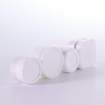 Sonderformweiß-Sahneglas mit weißen Deckeln