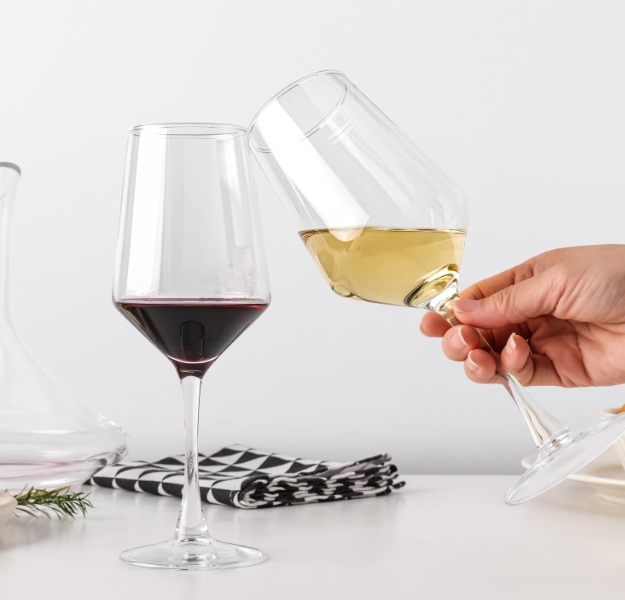 Elegant Crystal Wine Glass for Fine Dining