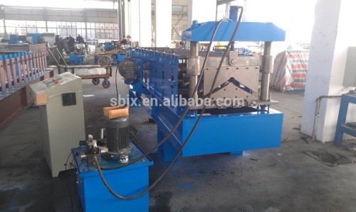 Ridge roll forming machine