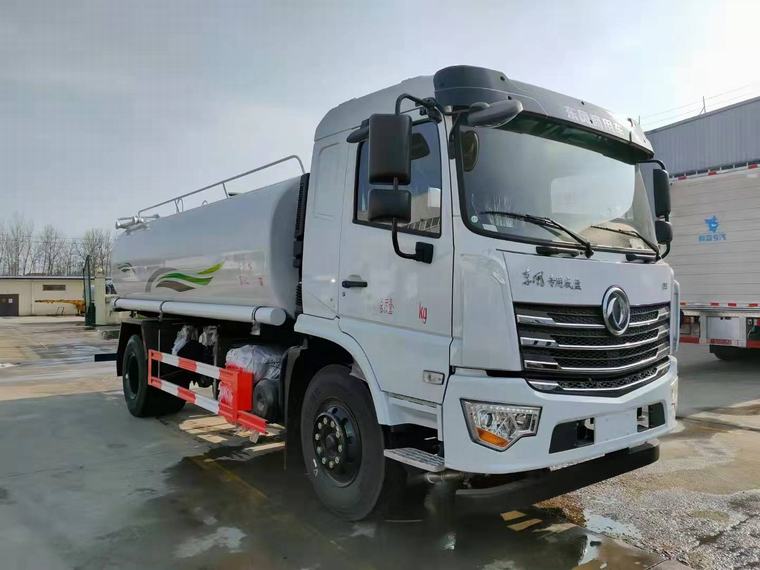 Dongfeng 6000 لتر شاحنة مياه الشرب