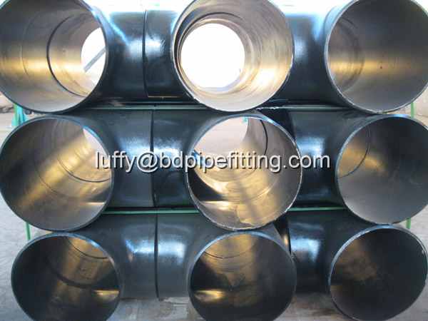 Alloy pipe fitting (233)