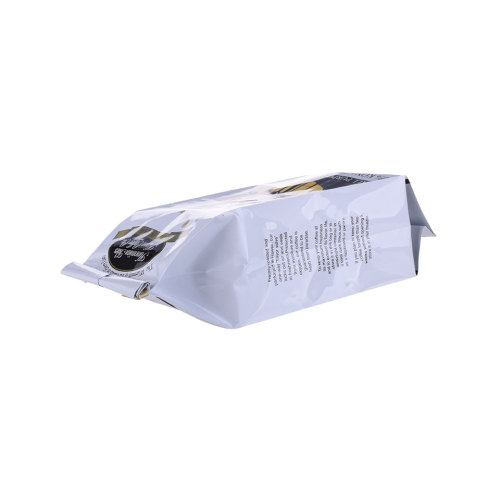 Paquete de granos de café con escudete lateral de papel de aluminio mate