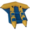 4 pessoas de barco de banana, barco inflável voando com reboques