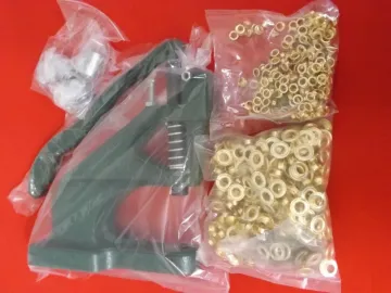 Manual curtain eyelet punch machine