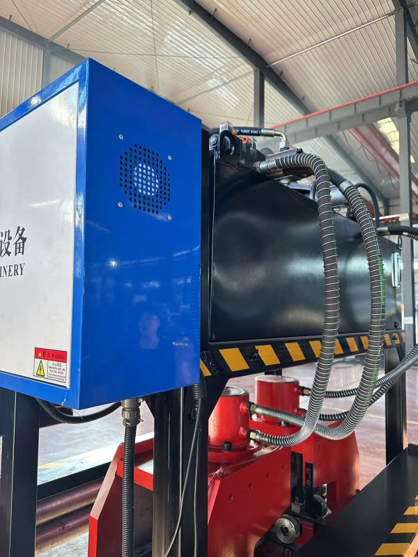 A flat bridge punching machine