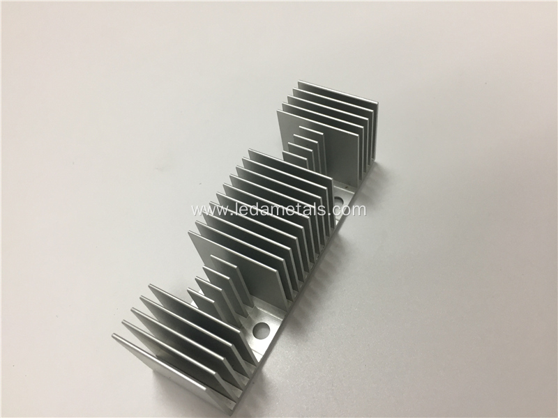 Extruded Fin Heatsink for LED Light Aluminum Extrusion