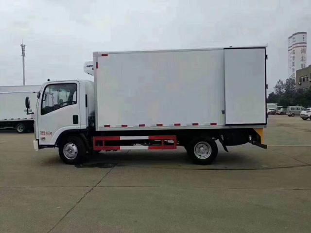 Isuzu 132 Horsepower Refrigerated Truck 8 Jpg