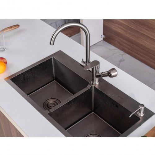 Single Hole Double-Handle Pull out sprayer Kitchen Faucets.