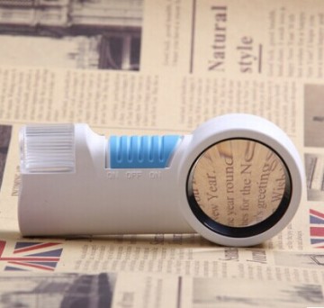 LED Pocket Magnifier with Flashlight
